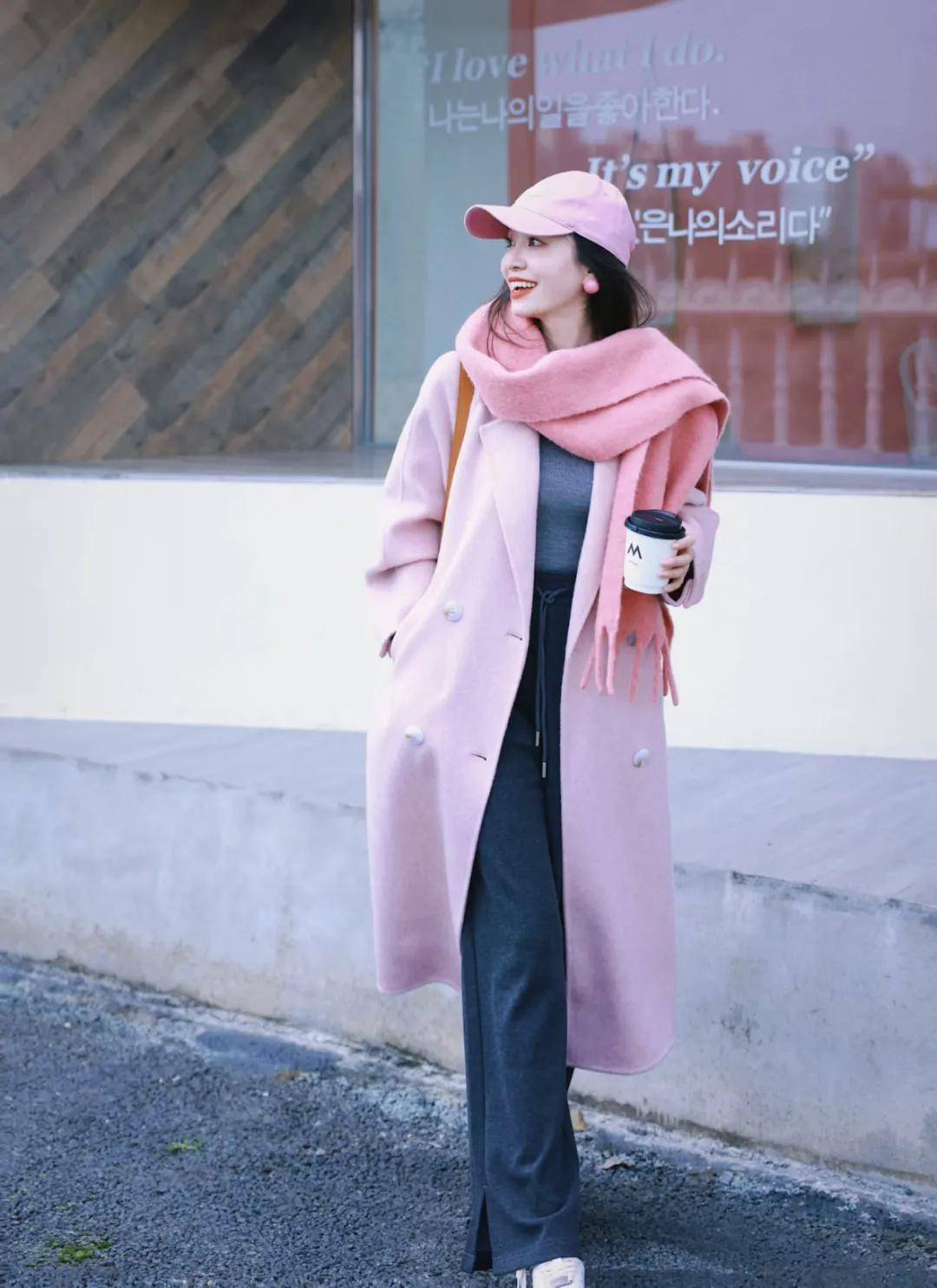 今年冬天最减龄的6组配色穿搭，显白又高级