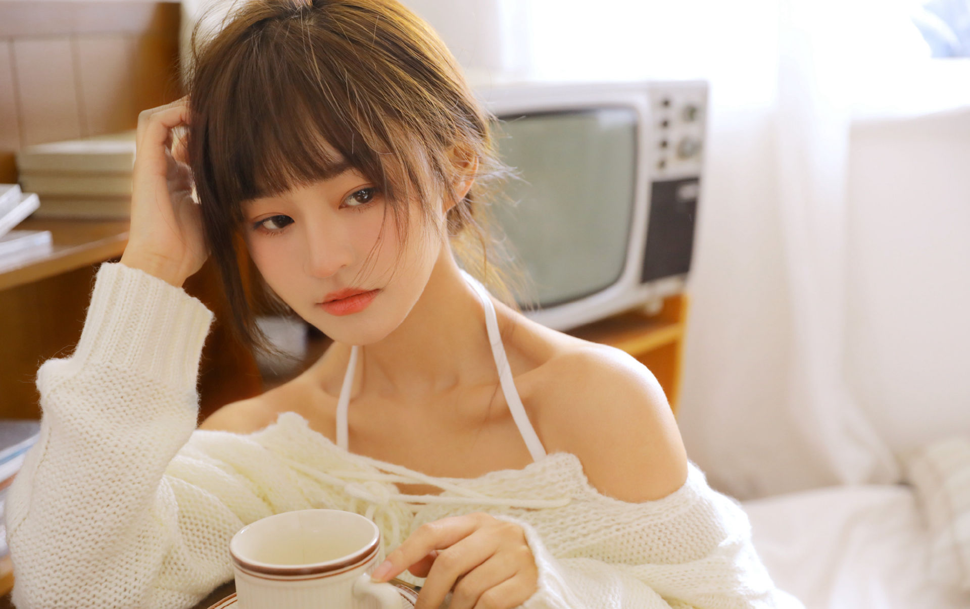 咖啡女孩-达人圈壁纸