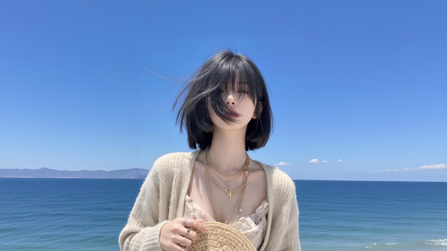 5k短发美女壁纸｜海边背景图片 - 晴空大海海风-达人圈壁纸