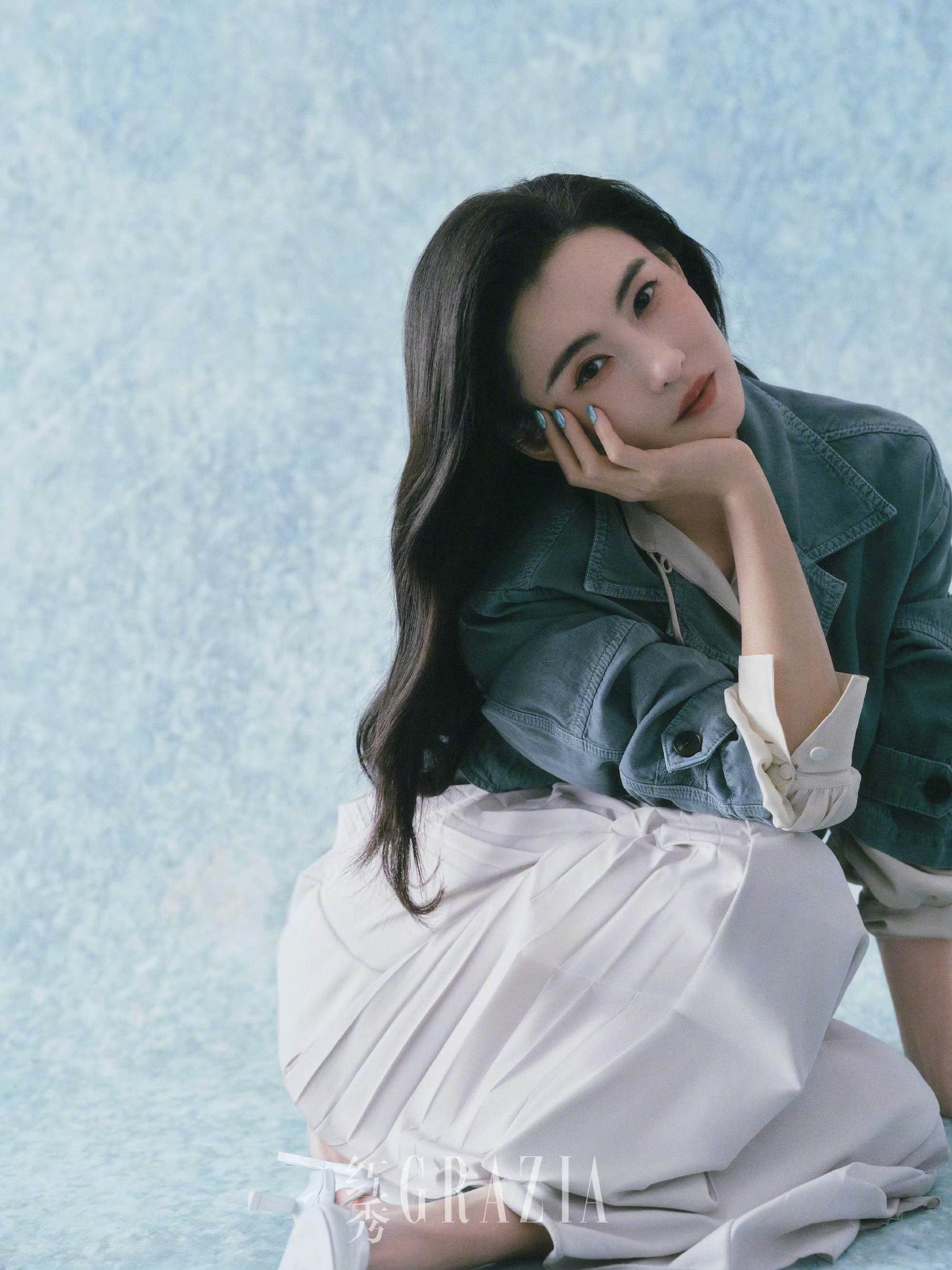 张柏芝登《红秀》杂志,解锁多面穿搭美学