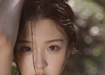 芭蕉树，雨林，吊带连衣裙美女淋雨湿身唯美户外写真图片