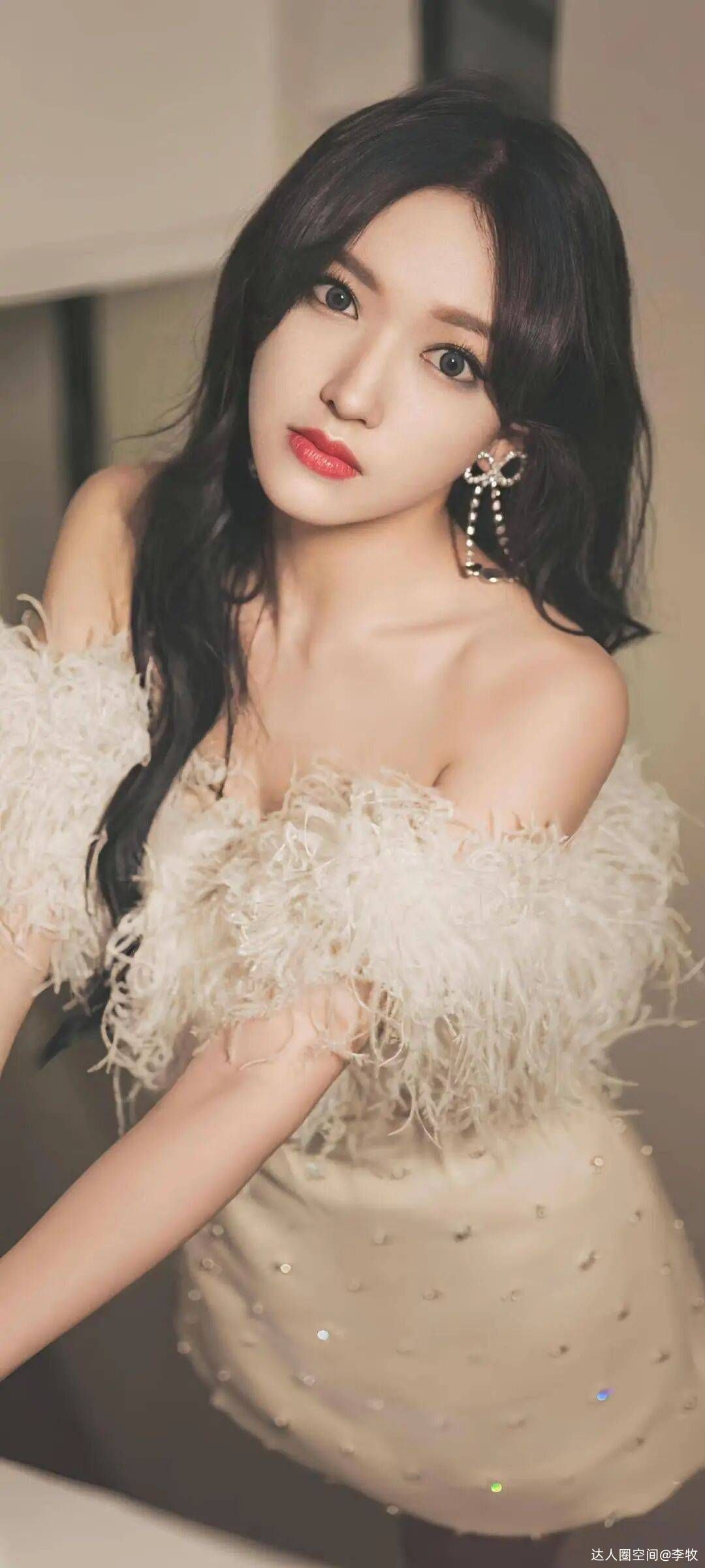 程潇素颜皮肤状态绝佳!雪肤干净剔透身材火辣美若天仙 程潇素颜皮肤状态绝佳!雪肤干净剔透身材火辣美若天仙