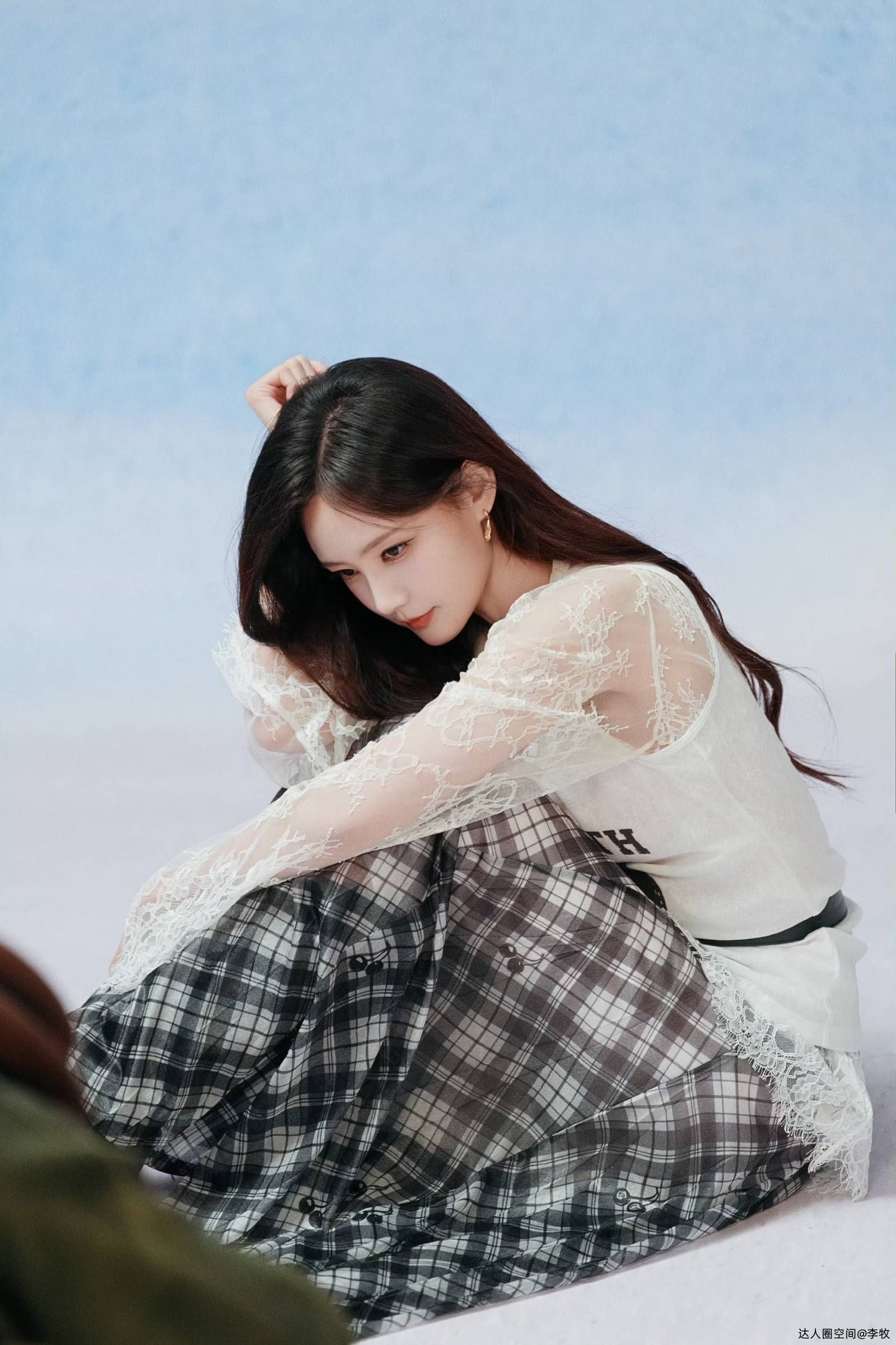 李一桐的春日穿搭公式:甜酷切换,自在出彩 李一桐的春日穿搭公式:甜酷切换,自在出彩