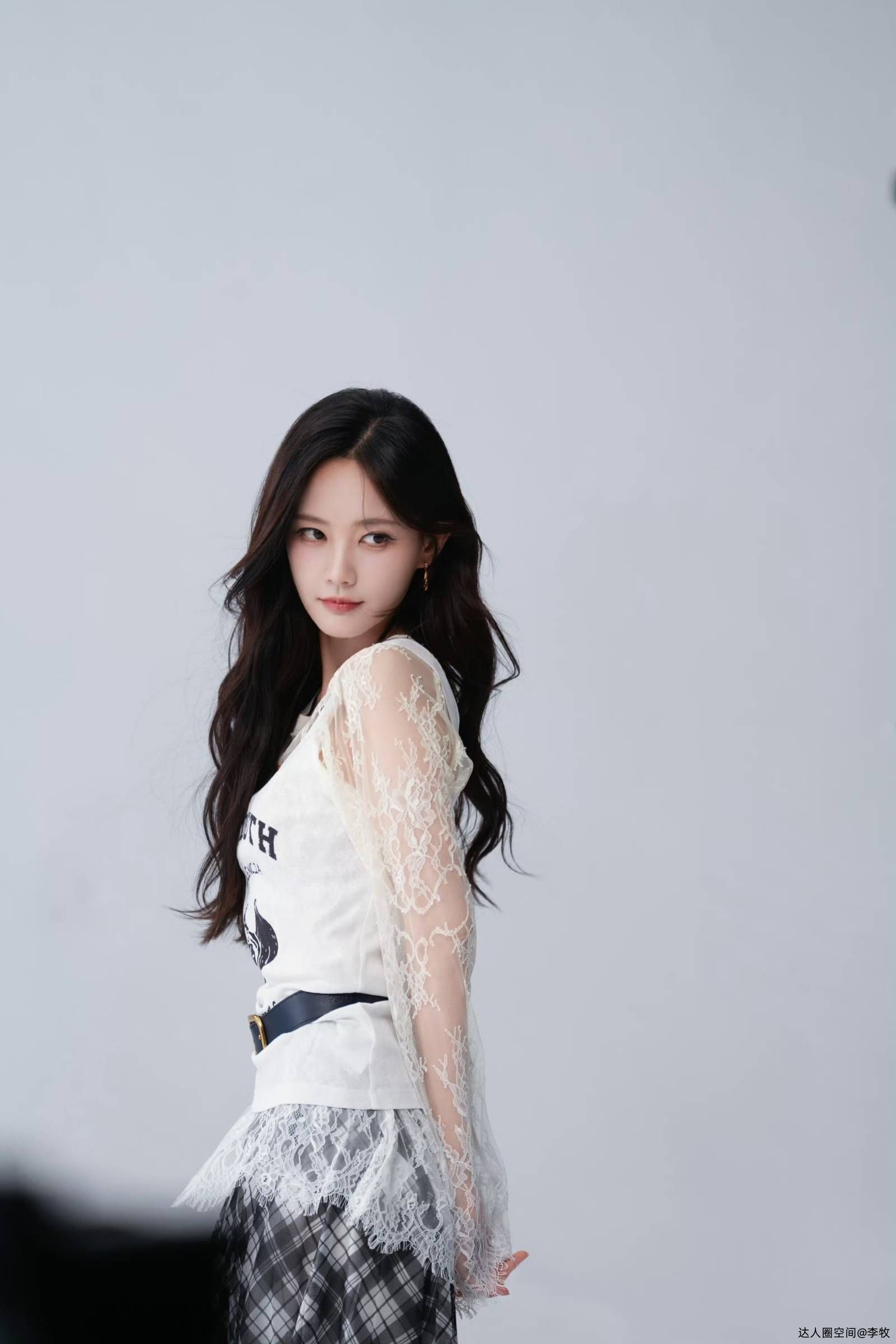 李一桐的春日穿搭公式:甜酷切换,自在出彩 李一桐的春日穿搭公式:甜酷切换,自在出彩