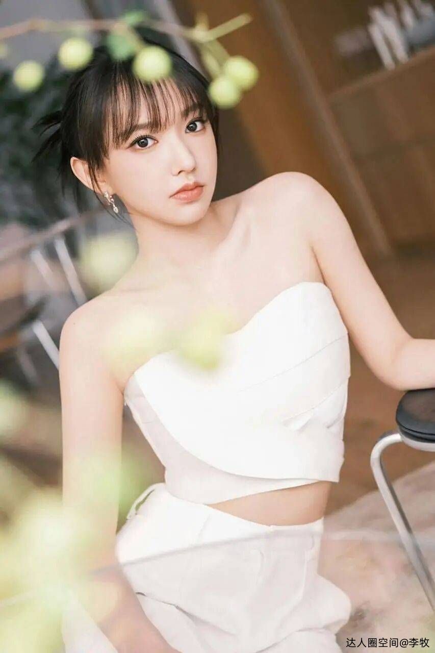 程潇素颜皮肤状态绝佳!雪肤干净剔透身材火辣美若天仙 程潇素颜皮肤状态绝佳!雪肤干净剔透身材火辣美若天仙