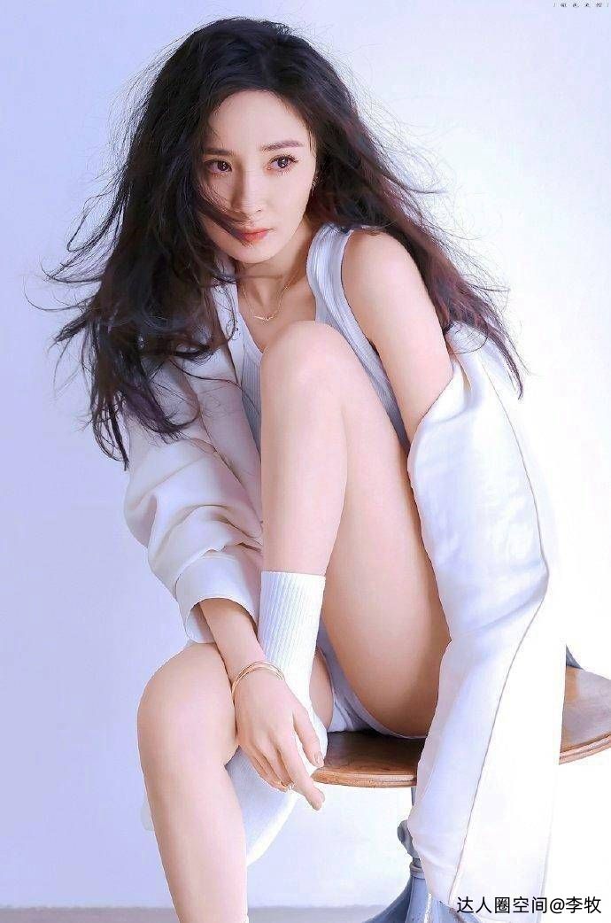 杨幂靓丽写真超妩媚!肤白貌美大长腿魔鬼身材性感火辣 杨幂靓丽写真超妩媚!肤白貌美大长腿魔鬼身材性感火辣