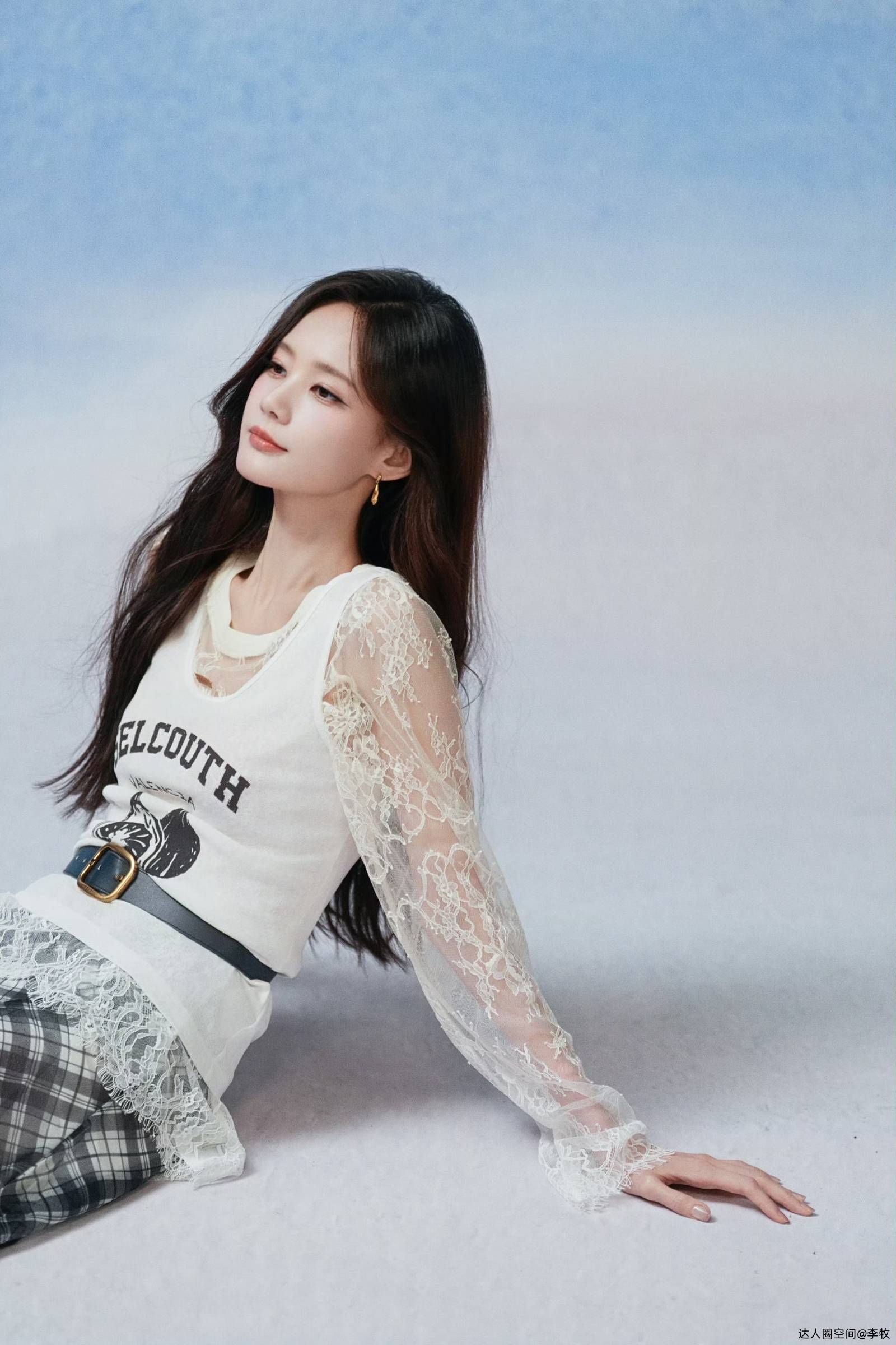 李一桐的春日穿搭公式:甜酷切换,自在出彩 李一桐的春日穿搭公式:甜酷切换,自在出彩