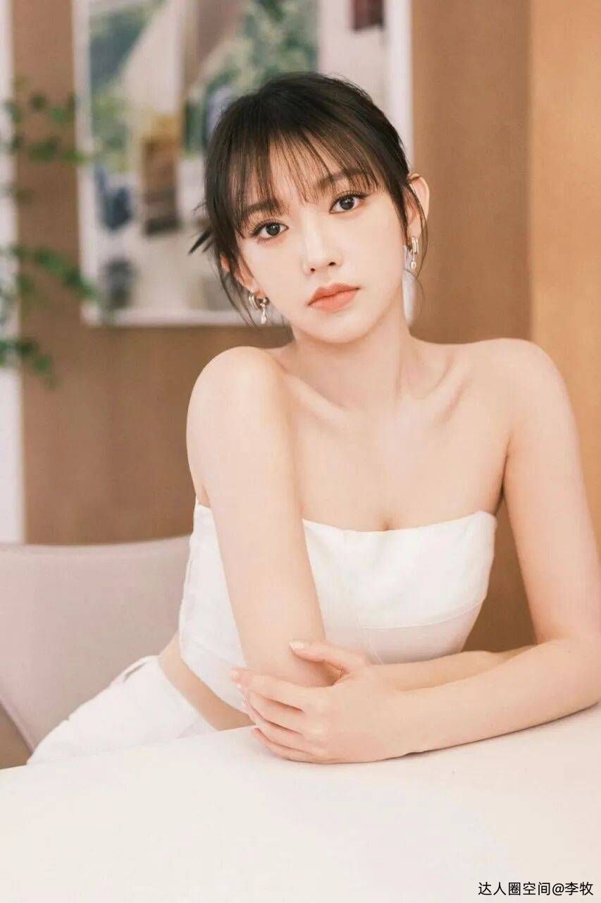 程潇素颜皮肤状态绝佳!雪肤干净剔透身材火辣美若天仙 程潇素颜皮肤状态绝佳!雪肤干净剔透身材火辣美若天仙