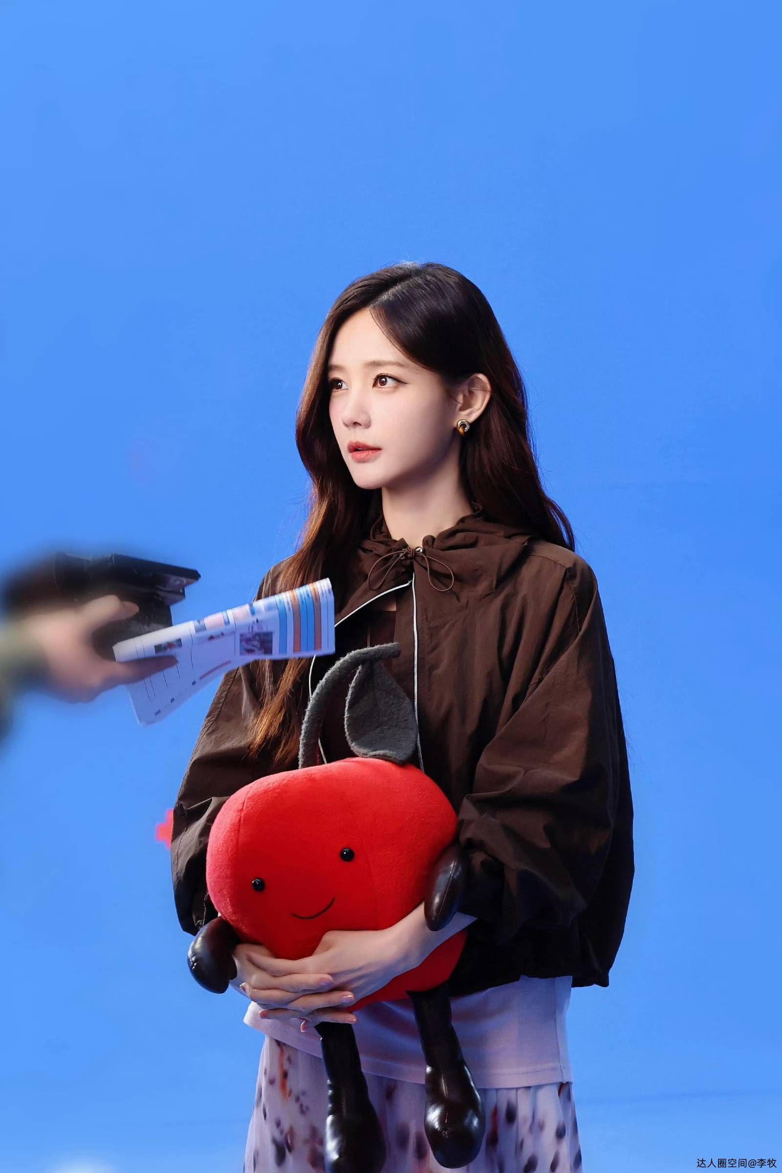 李一桐的春日穿搭公式:甜酷切换,自在出彩 李一桐的春日穿搭公式:甜酷切换,自在出彩