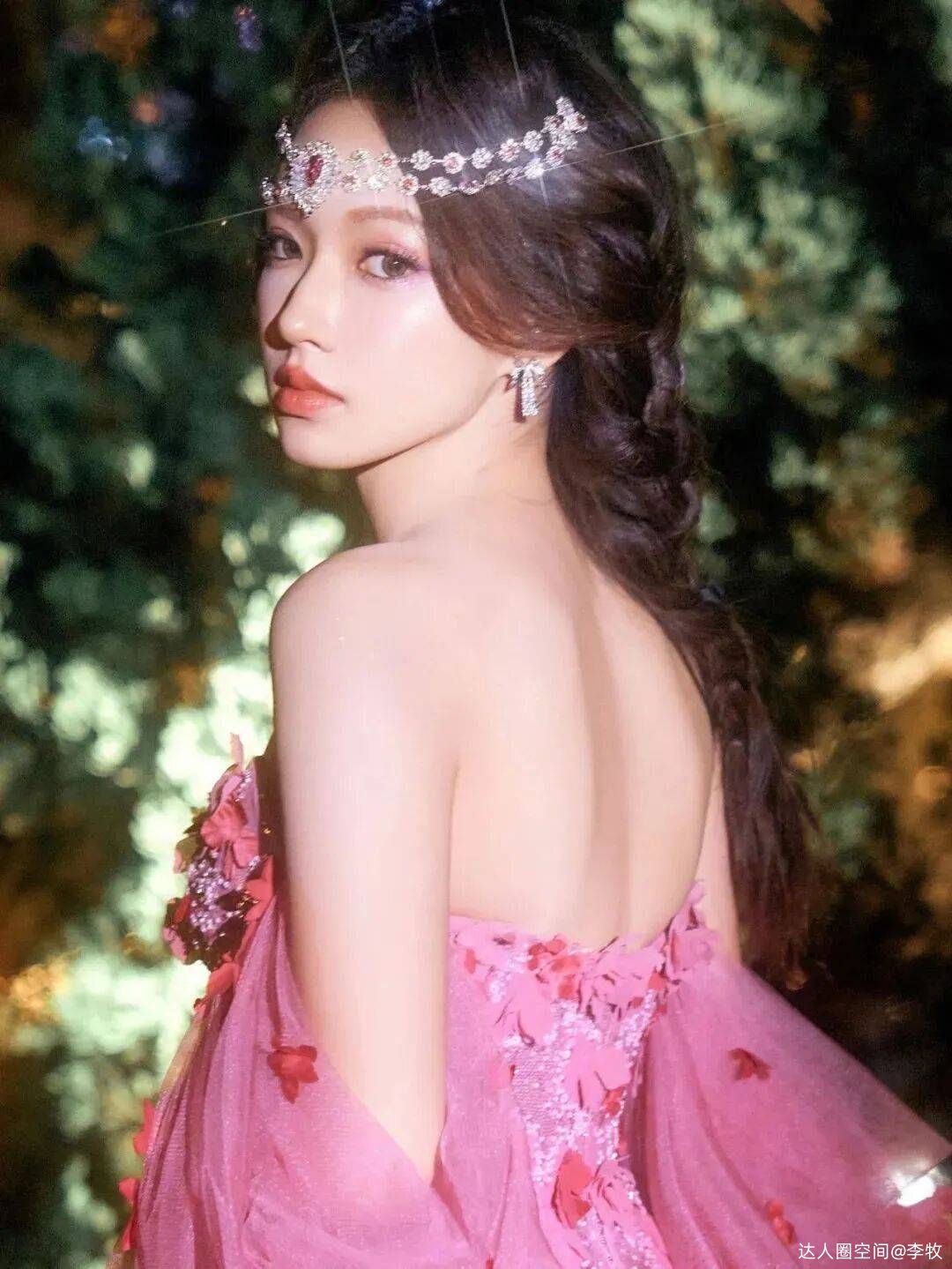 程潇素颜皮肤状态绝佳!雪肤干净剔透身材火辣美若天仙 程潇素颜皮肤状态绝佳!雪肤干净剔透身材火辣美若天仙