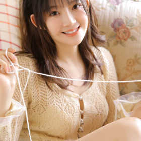 性感丰满爱笑的美女私